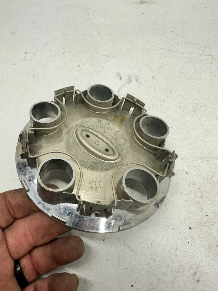 Tapa central cromada Ford Edge 2008-2010 OEM 8T43-1A096-AA BT43 S3 08 09 10 Foto 4 de 4