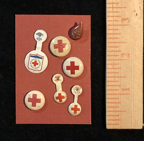 Onglets de don Croix-Rouge vintage en métal - Pinbacks époque WWII - Photo 4/4