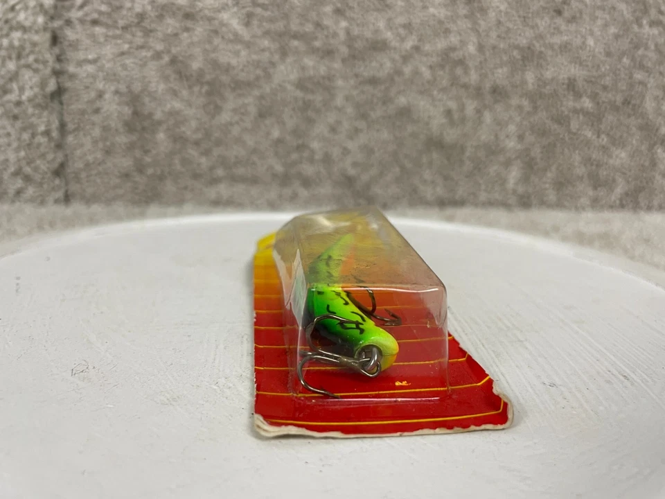 Lazy Ike Walleye Shallow Crankbait Fishing Lure Sporting Goods Green - Image 2 of 4