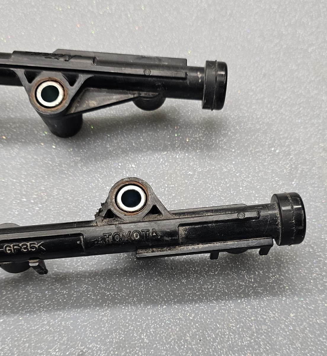 07 Toyota FJ Cruiser Fuel Injection Injector Rail Assembly Pa66