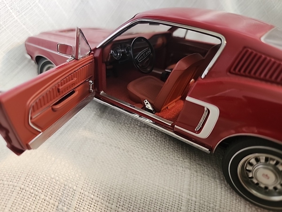 【値下】『ブリット』 AUTOart FORD MUSTANG 1968 Autoart 1/18 Scale Diecast - 72801 Ford Mustang GT 350 '68