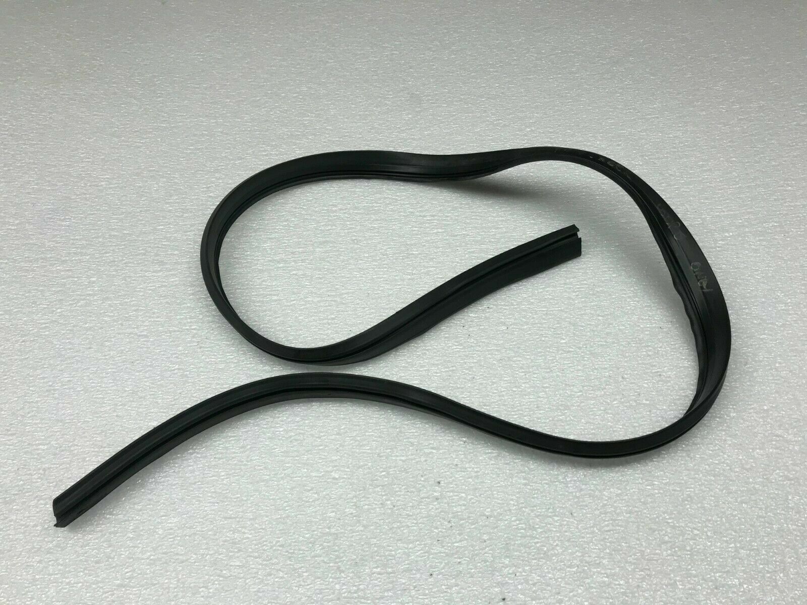 LAMBORGHINI MURCIELAGO LP640 COUPE PASSENGER RIGHT RH SEAL GASKET OEM 418837744