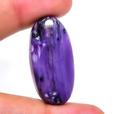 Charoîte violette en cabochon ovale de 28,25Cts