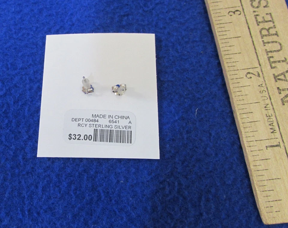 Pendientes perforados de plata esterlina reciclados Dogeared con tachuelas de corazón hechos a mano EE. UU. NOS Foto 2 de 2