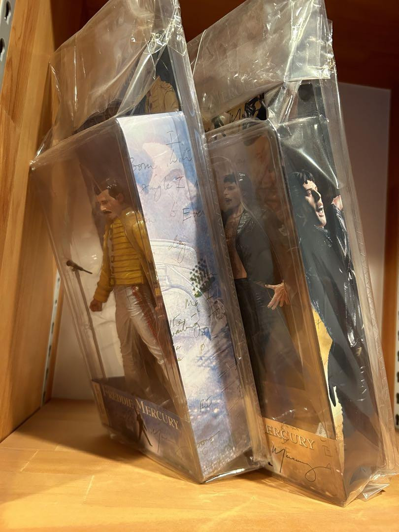 NECA Queen Freddie Mercury Action Figure 2-Piece Set 1/7 NECA Queen Freddie Mercury Action Figure 2-Piece Set 1/7