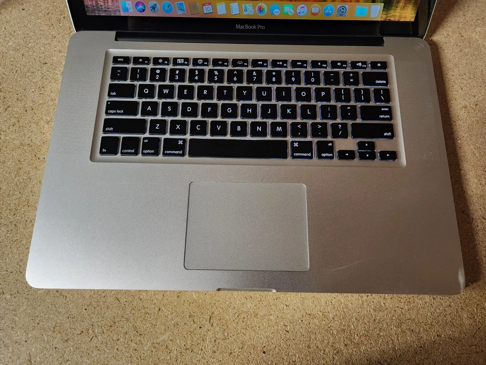 Apple MacBook Pro A1286 2010 i7 2.66GHz 8GB RAM 180GB SSD NVIDIA GPU Foto 4 de 4