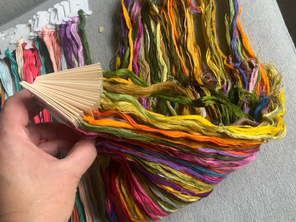 Lot 150 DMC EMBROIDERY CROSS STITCH FLOSS THREAD Mixed Colors - Image 4 of 4