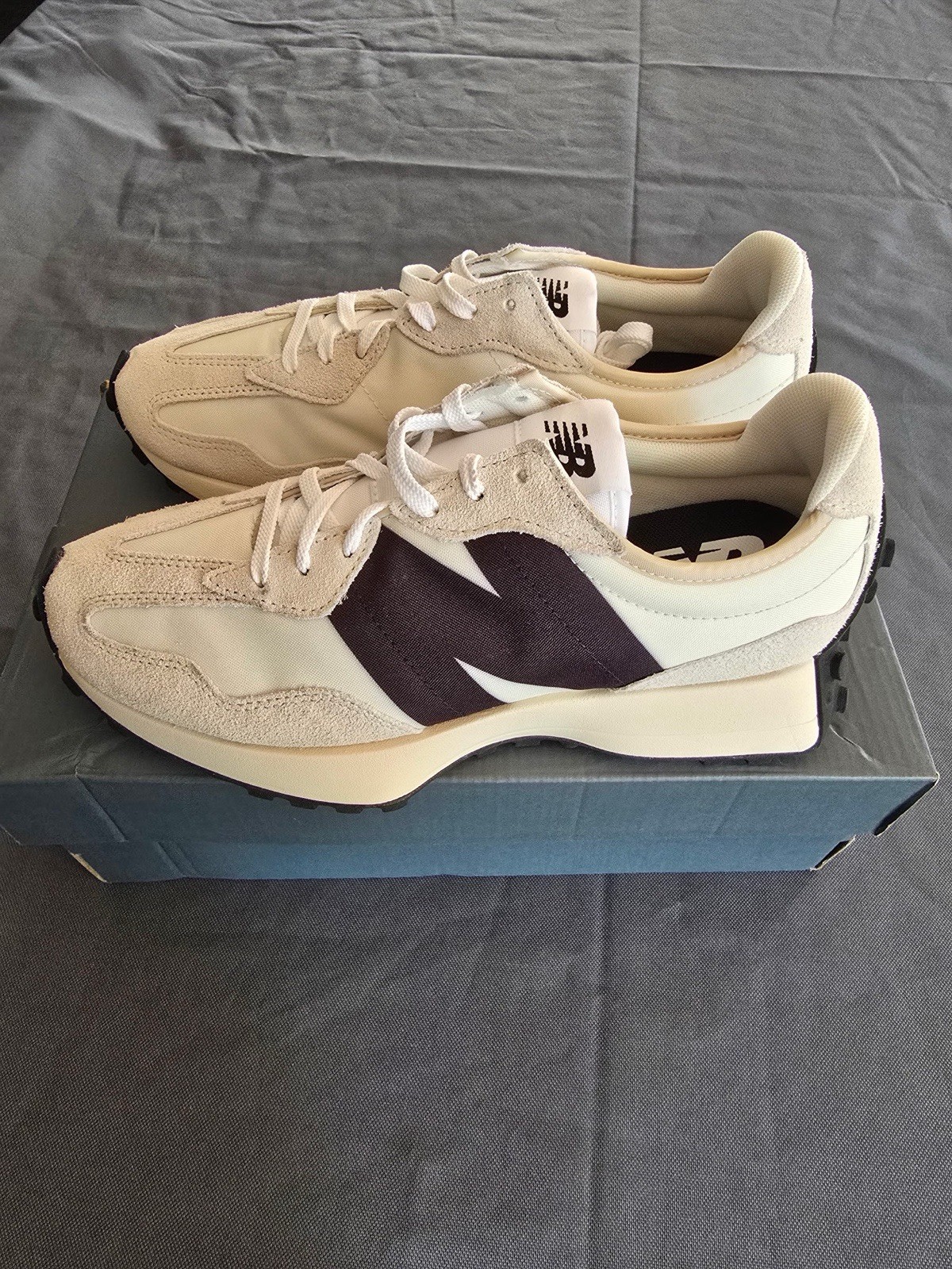 Size 9 - New Balance Women's 327 Sea Salt Black image 3