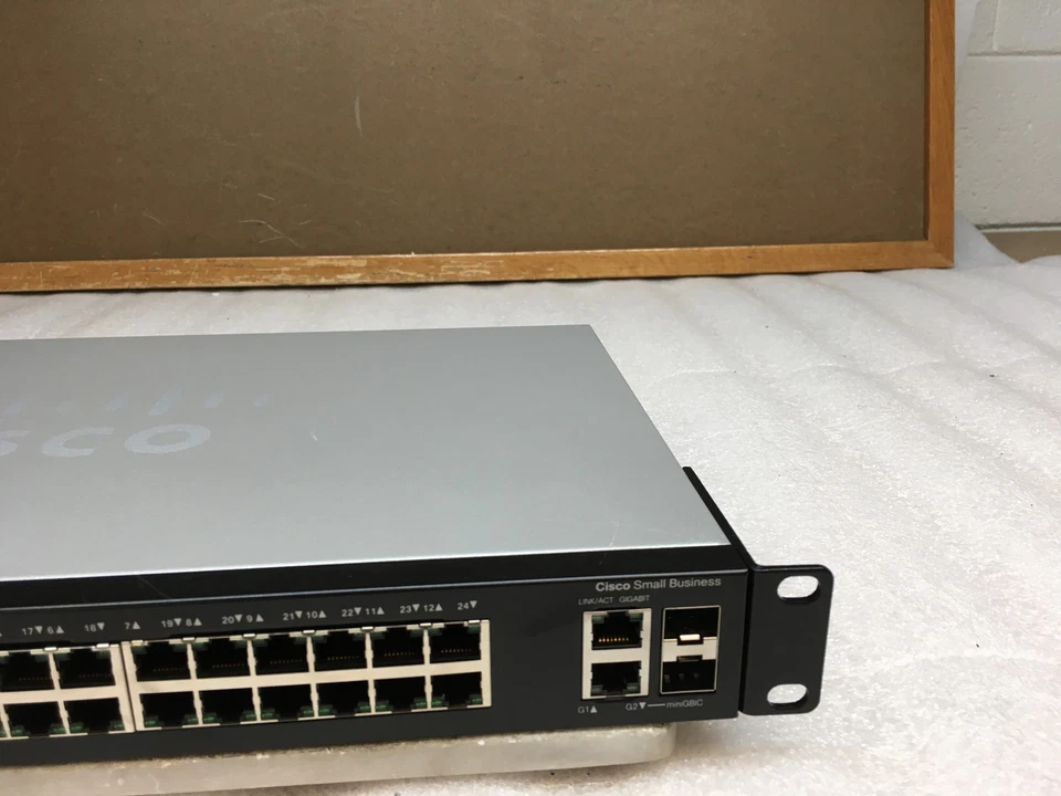 Cisco SF200-24 SLM224GT V02 24-Port 10/100 Smart Gigabit Ethernet Switch w/ Ears - Image 3 of 4