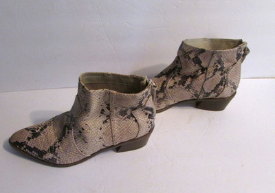 Fergalicious by Fergie Womens Snake Print Booties Boots Size 8.5 Malinda