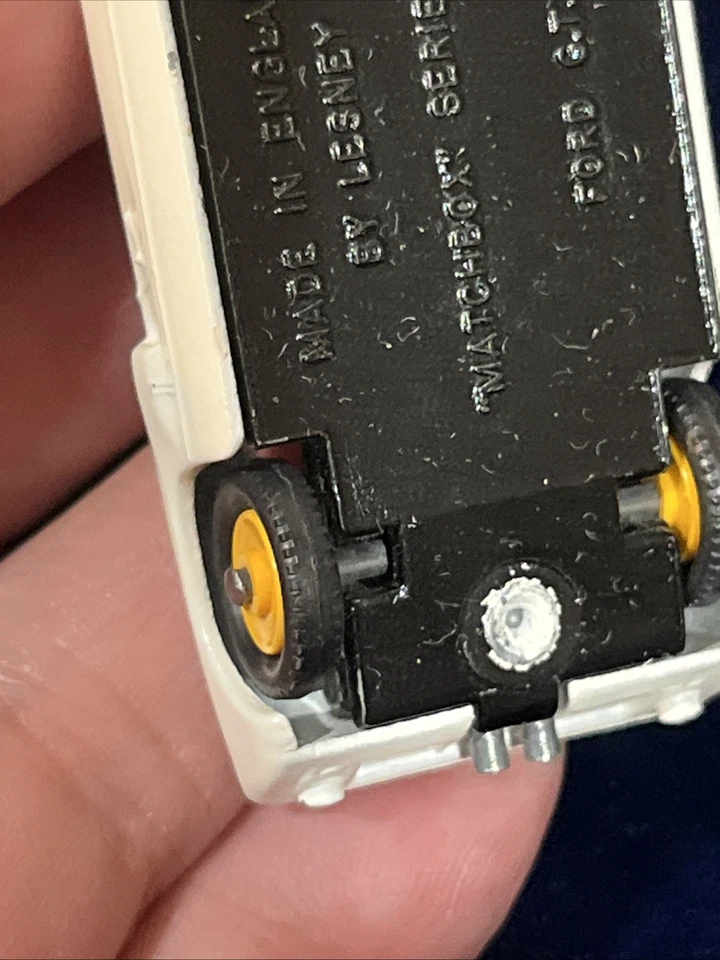 Lesney Matchbox No. Ford G.T. 41 #9 1965 blanco/azul - con caja hecha en Inglaterra Foto 3 de 4