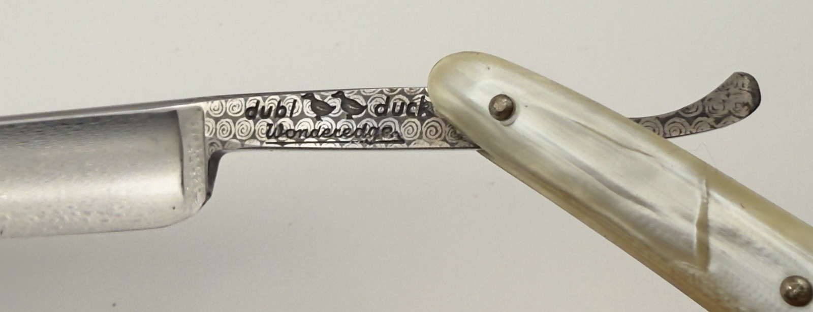 Vintage Dubl Duck Pearlduck 9/16 Round Point Wonderedge Straight Razor