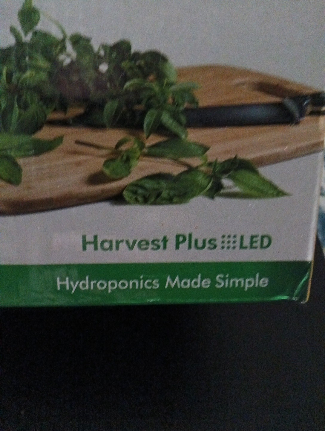Miracle-Gro AeroGarden Harvest Plus Smart Countertop Garden 100643 BRAND NEW!