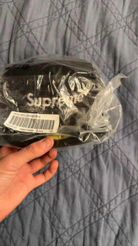 Casquette ajustée bleu Supreme FW24 Grinch Box logo New Era 7 3/4 neuve EN MAIN