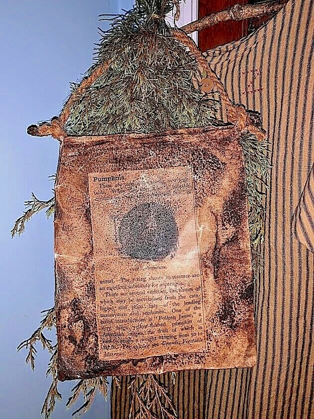 Bolsa de cosecha de calabaza de cera sumergida a mano primitiva con colgador de cuerda 8" x 10" Foto 2 de 4