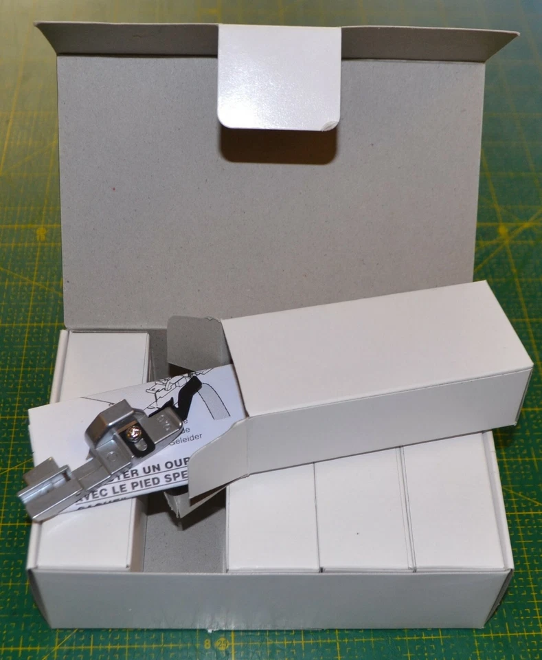 Overlocker Presser Foot Accessory Kit - 5 Sewing Feet for Overlockers / Sergers - Image 3 of 4