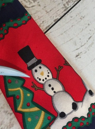Save The Children Collection Tie Snowmen Christmas Holiday Red Silk L57" W3-7/8" - Picture 10 of 12