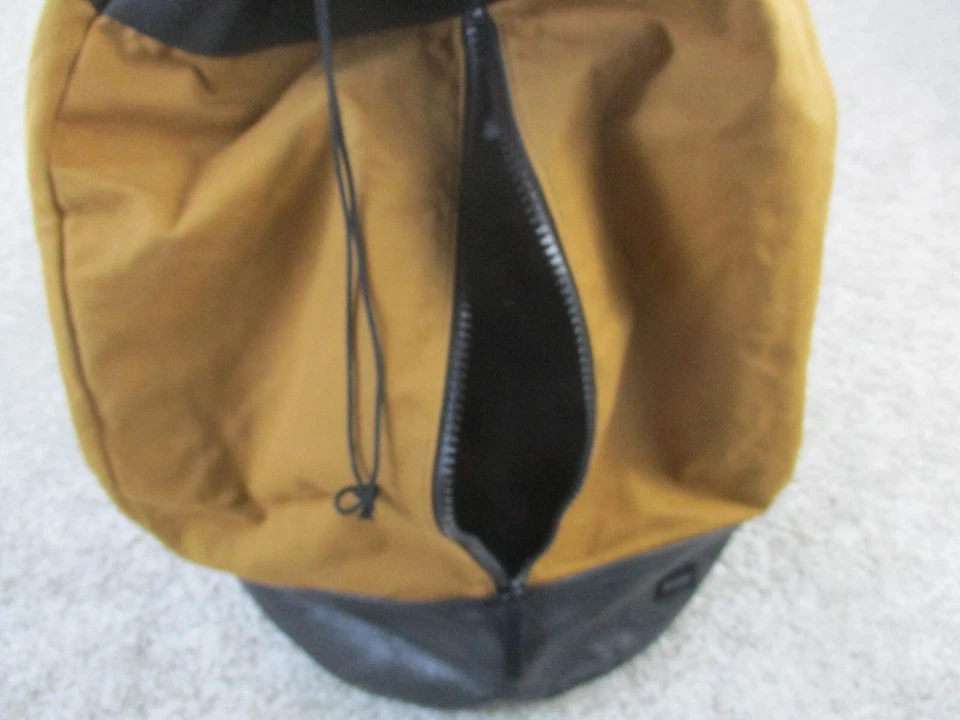 Mochila Urban Outfitters Adulto Marrón Negra Top Enrollable Escuela Adulto Informal Viaje Foto 3 de 4