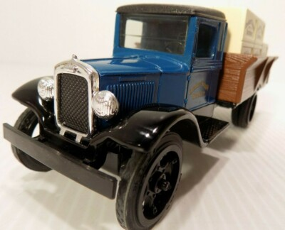 #ad Ertl 1931 Hawkeye Crate Delivery Truck Orchard Supply Hardware Coin Bank #7561 $16.00