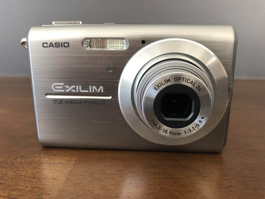 Near Mint )Casio EXILIM EX-Z75 Digital Camera - Silver From Near Mint )Casio EXILIM EX-Z75 Digital Camera - Silver From