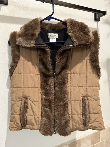 NORDSTROM Woman’s VEST With FUR TRIM (Small/Medium)
