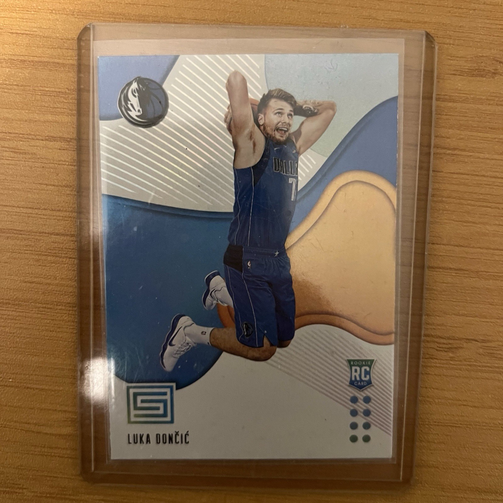 2018-19 Panini Status Luka Doncic RC Rookie #172 Mavericks