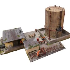 Detailreiches Industrie-Diorama / Anlagen-Szene – Handarbeit Modellbau gealtert