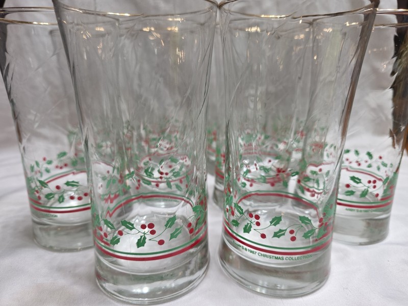 10 Vintage 1983 Arby's Christmas Collection Holly Berry Glasses 5-1/4"