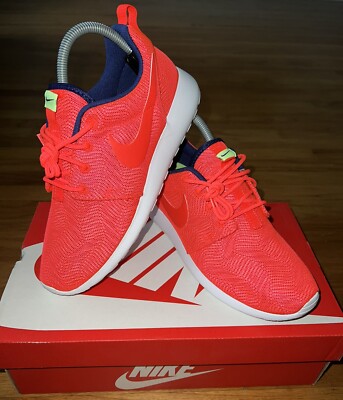 Nike Womens Roshe One Moire Trainers 819961-661 Bright Crmsn Sneakers Sz 7.5 NIB