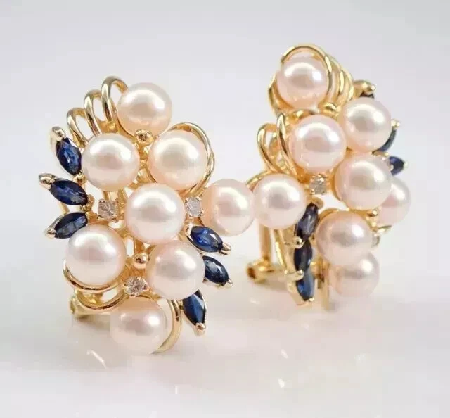 Aretes con racimo de perlas blancas naturales de corte redondo de 3 quilates enchapados en oro amarillo de 14 quilates Foto 2 de 4