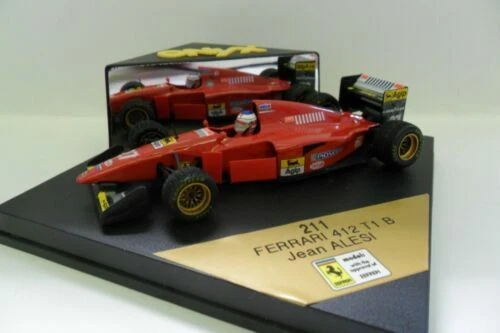 Modellini statici di auto da corsa Formula 1 Onyx Ferrari