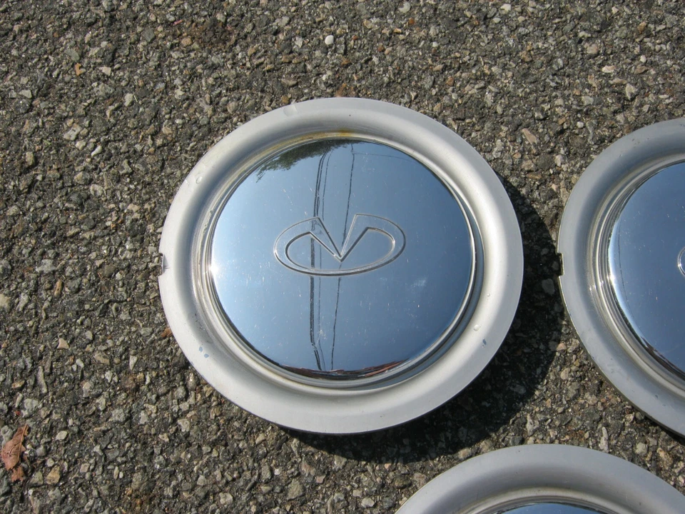 Tapacubos centrales de llantas de aleación Infiniti Q45 de 1990 a 1992 de fábrica dirección de 4 ruedas Foto 3 de 4