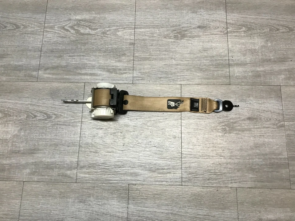 Cinturón de seguridad exterior superior asiento trasero BMW 550i 750i M5 B7 2010-2016 F01 F02 F10 Foto 2 de 4