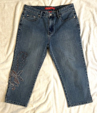 Cosmopolitan Capri Jeans Women  s Size 8  Embroidered Detail Denim