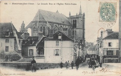 Montereau (77 -Seine et Marne) La grande rue est l'Église Notre-Dame 2437 