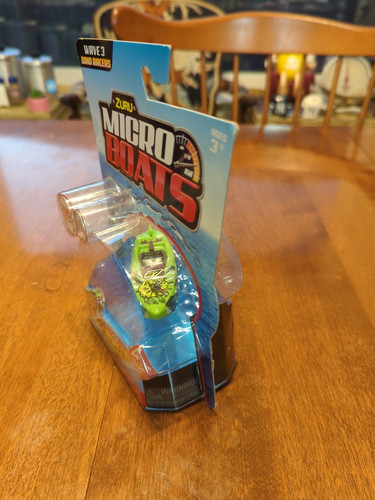 Zuru Micro Boats Wave 3 Dino Racers Boat #67 Dilophosaurus Green and Black - Picture 4 of 9