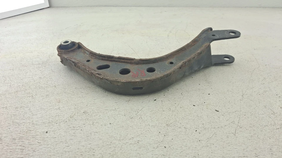 Chevrolet Equinox 2018-2023 tracción delantera suspensión trasera derecha brazo de control superior OEM Foto 4 de 4