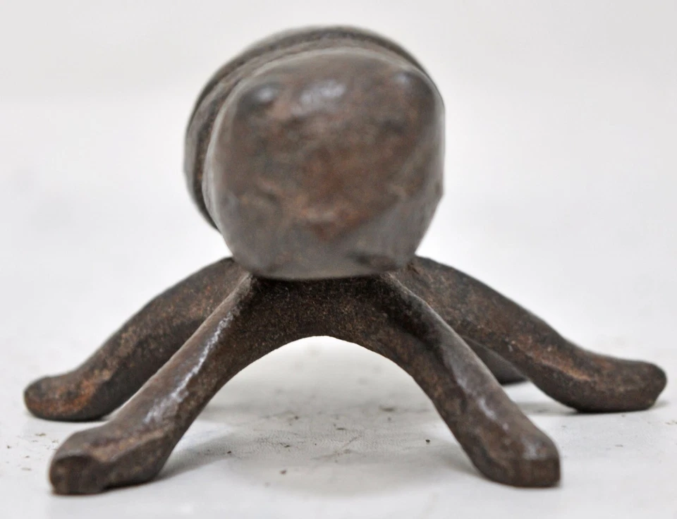 Estatuilla de insecto hormiga pequeña de hierro de colección original antigua grabada a mano Foto 2 de 4