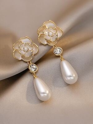 Glamorous	Dangle