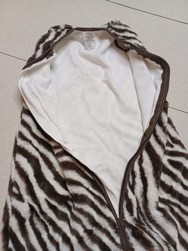 Halo Sleep Sack Pottery Barn Kids Size Small 0-6 Months Cow Faux Fur - Imagem 3 de 4