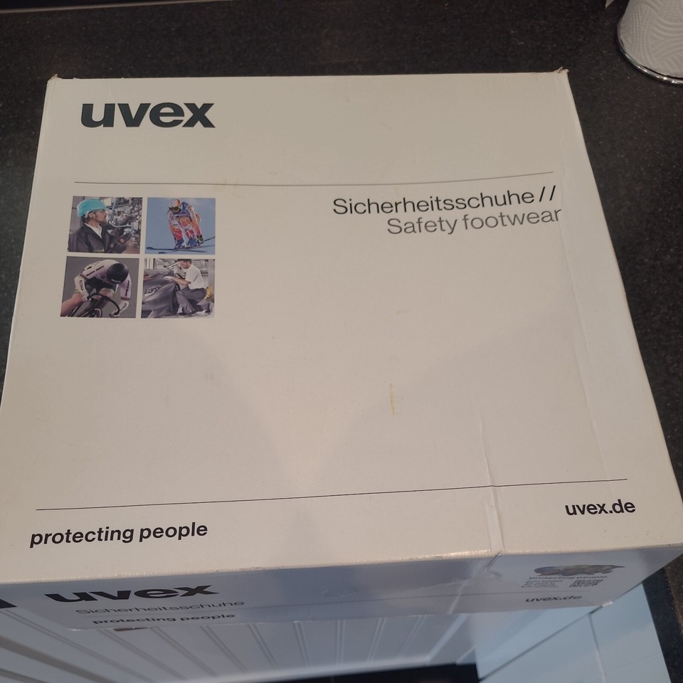 Size 11 Uvex Safety Boots Quatro Pro Black Leather S3 SRC Bumpercap