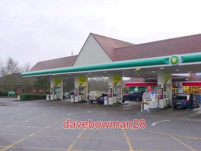 FOTO BP TANKSTELLE DIESE TANKSTELLE IST IM DIENST AN DER KREUZUNG