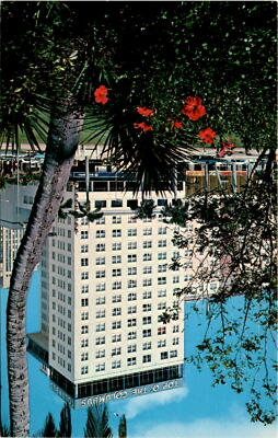 Columbus, Biscayne Blvd., 1st Street, Miami, Bayfront Hotel, Postcard