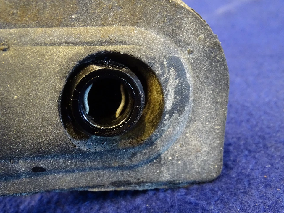 11 12 13 14 Mustang GT 5,0 L OEM manual embrague cilindro esclavo y pernos usados #1 Foto 3 de 4