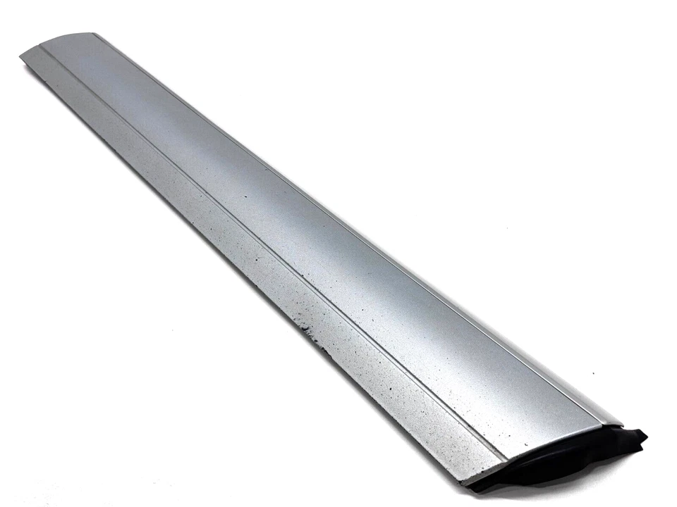 PORSCHE CAYENNE 955 957 2003-2010 PUERTA DELANTERA DERECHA MOLDURA OEM PLATEADO Foto 3 de 4