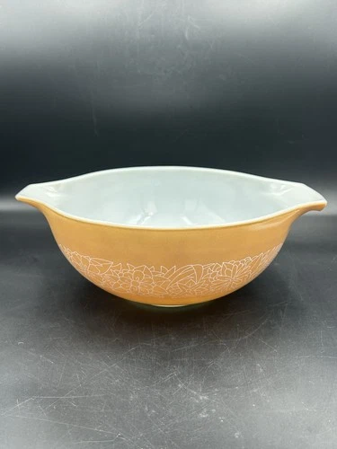 Vintage Pyrex 2-1/2 Qt 2.5 #443 Woodland Cinderella Mixing Bowl Tan