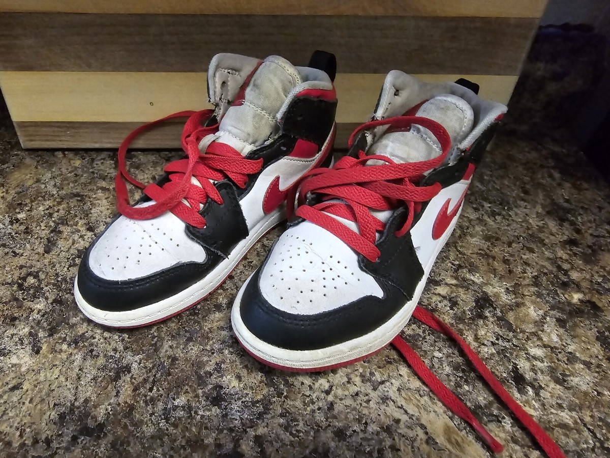 black white very berry jordan 1