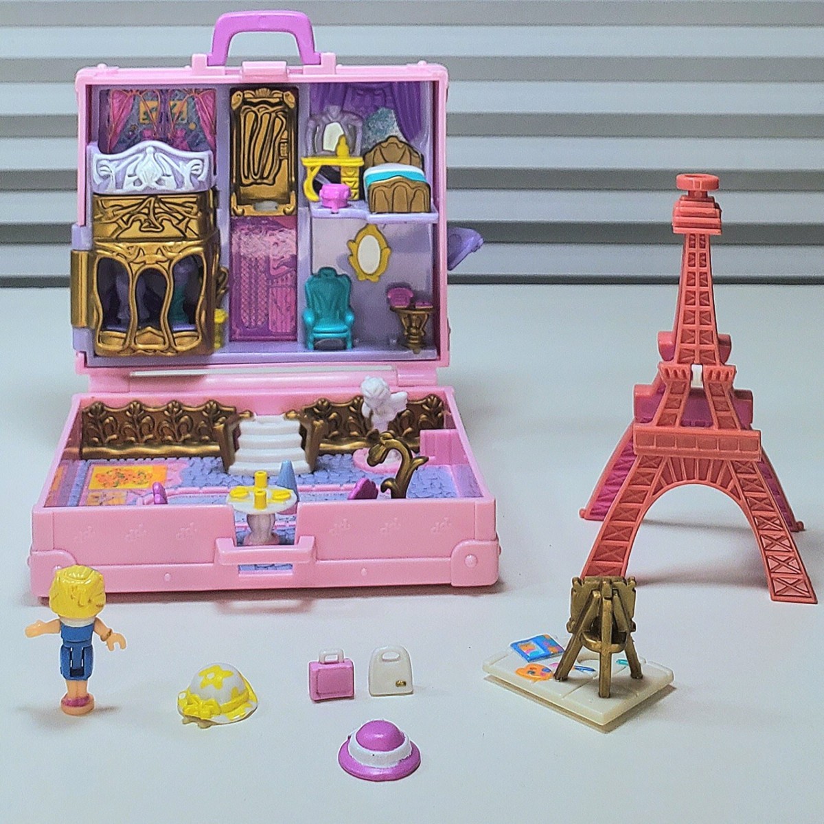キャラクターグッズ polly pocket  polly in paris Polly Pocket Polly in Paris Suitcase, 90s Polly Pocket