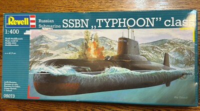 Revell   1/400 Russian Navy SSBN Typhoon Class Submarine  05073