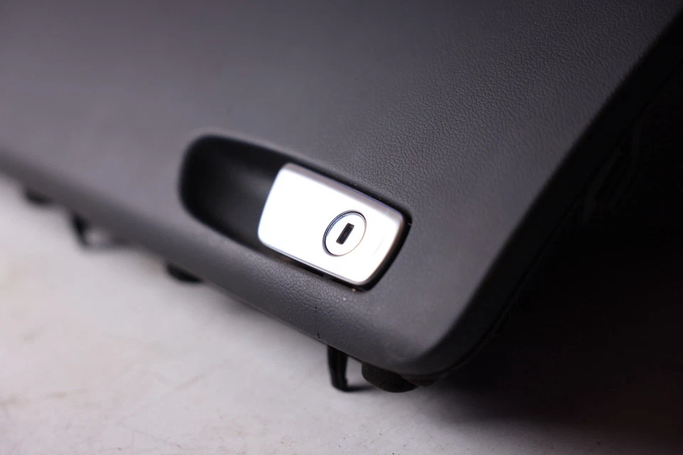 Audi A4 Allroad 2013-2016 tablero guantera compartimento almacenamiento negro OEM Foto 2 de 4